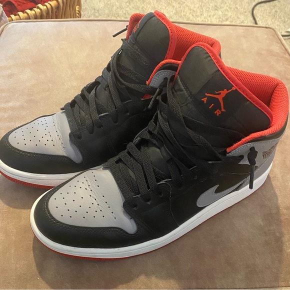 Nike Other - Jordan 1 Mid Bred Shadow Sz 9 (mens)